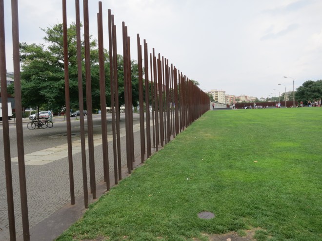 Wall Rebar best 7-27-2016 8-05-34 AM 4000x3000.JPG